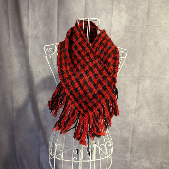 Handwoven Buffalo Plaid Cowl with a Pocket - Picture 3 of 7